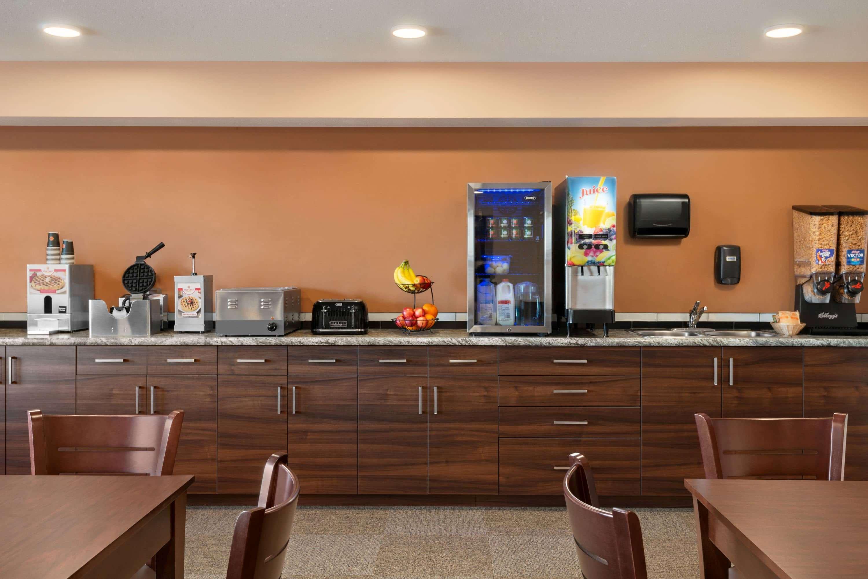 Travelodge By Wyndham Pincher Creek Esterno foto