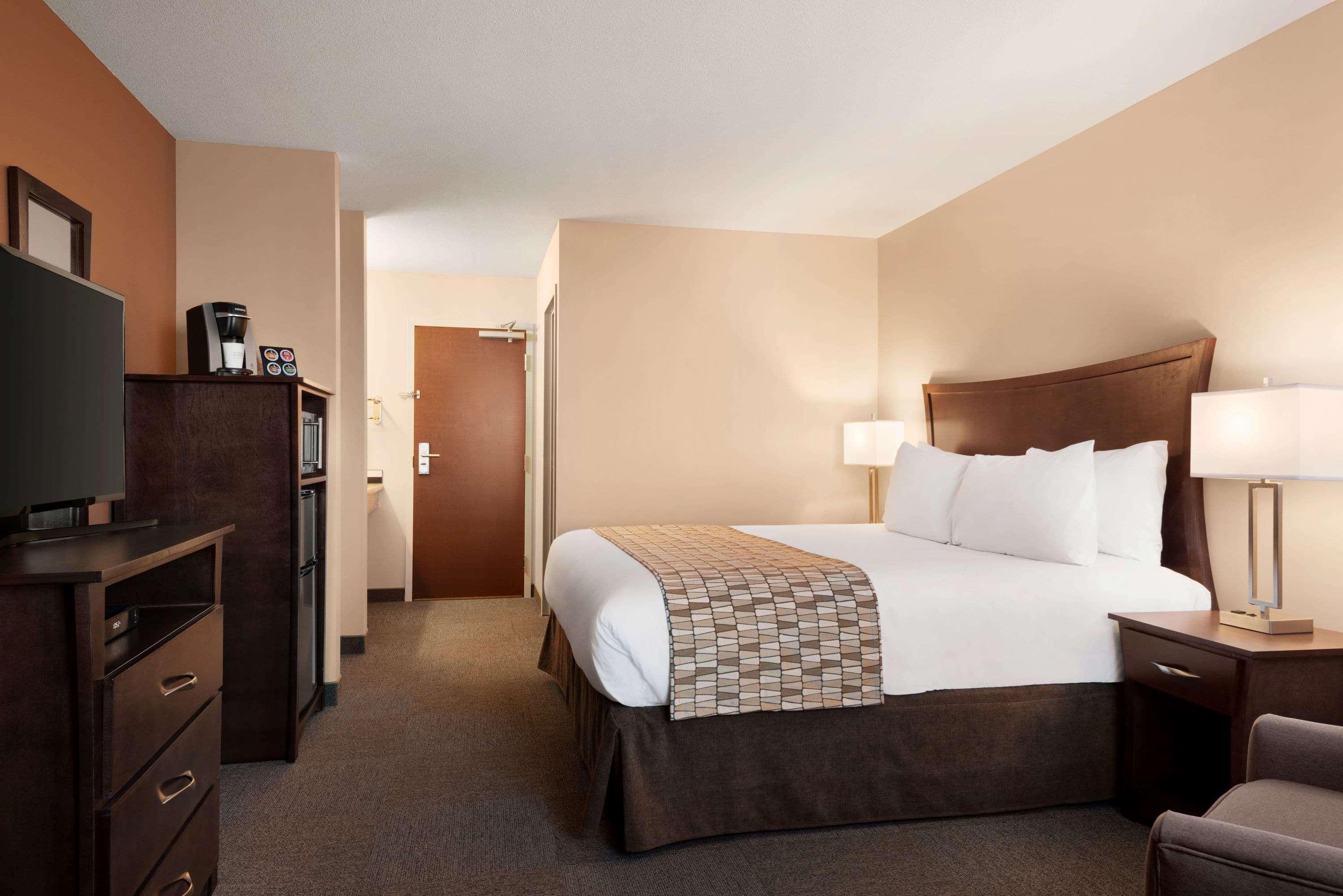 Travelodge By Wyndham Pincher Creek Esterno foto