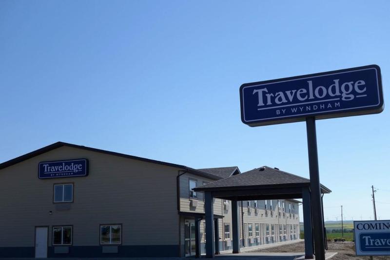 Travelodge By Wyndham Pincher Creek Esterno foto