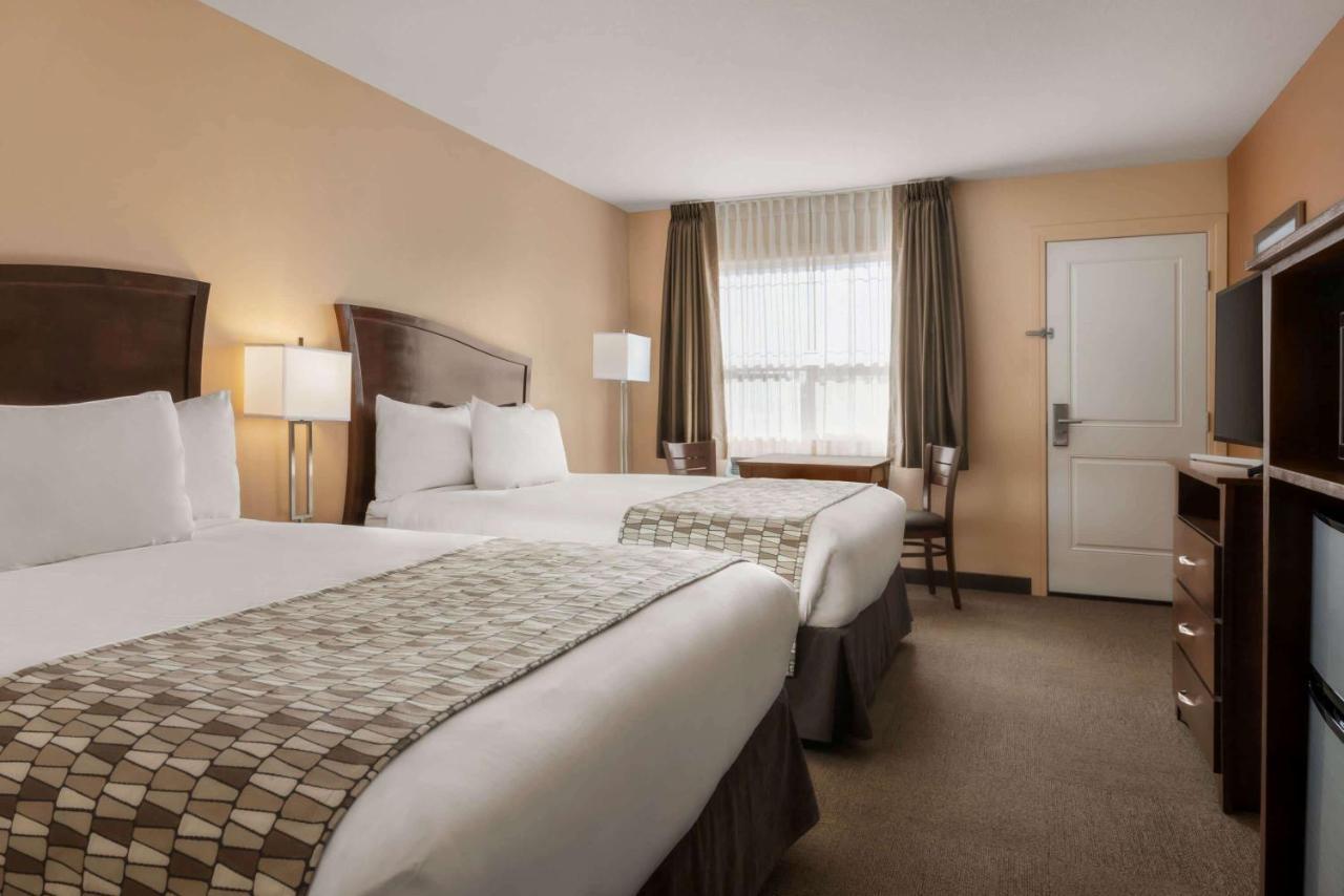 Travelodge By Wyndham Pincher Creek Esterno foto