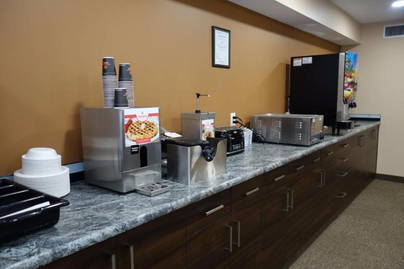 Travelodge By Wyndham Pincher Creek Esterno foto